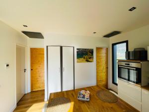 Kuchnia lub aneks kuchenny w obiekcie Charmant logement entre Lac et Montagne