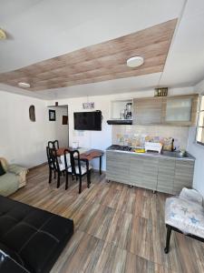 TV a/nebo společenská místnost v ubytování Hostal Shangiovys
