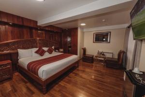 Un pat sau paturi într-o cameră la Quechua Hotel Cusco