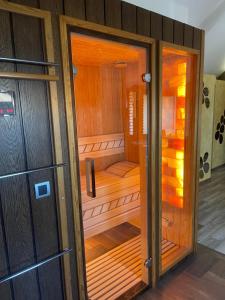 Imagem da galeria de TEPIĆ Garni Hotel em Temerin