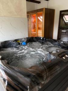 Imagem da galeria de TEPIĆ Garni Hotel em Temerin