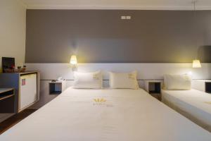 Postel nebo postele na pokoji v ubytování Uniclass Hotel Pinheiros