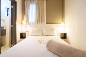 Postel nebo postele na pokoji v ubytování Uniclass Hotel Pinheiros