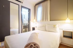 Postel nebo postele na pokoji v ubytování Uniclass Hotel Pinheiros