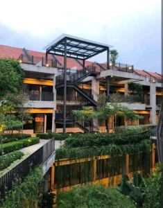 Κήπος έξω από το Tamarind Suite- Deluxe 2 bed studio Cyberjaya