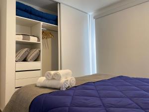 En eller flere senge i et værelse på Tranquilo Departamento