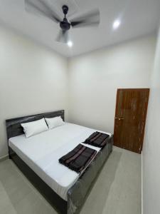 Imagen de la galería de HBh Greens Homestay, en Varanasi 1 foto más
