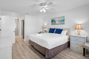 En eller flere senge i et værelse på Nautical Nest + 26 billeder