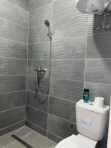 Koupelna v ubytování Apartmani kod Lazarice Šid