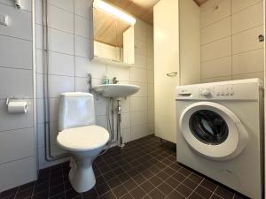 Ένα μπάνιο στο Stay with locals - Shared Apartment Homestay