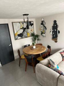 Posezení v ubytování Hermosa casa alberca climatizada