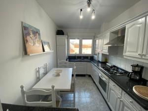 Kuchyň nebo kuchyňský kout v ubytování Apartamento Timón - Corcubión