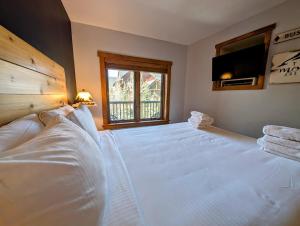 Postel nebo postele na pokoji v ubytování Red Hawk Lodge 2275 by SummitCove Lodging + 45 fotografií