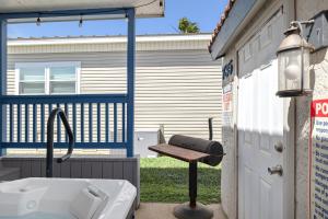 Ảnh trong thư viện ảnh của LIV Resort, Private Jacuzzi and Pet Friendly ở Port Isabel