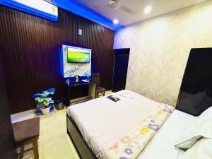 Postel nebo postele na pokoji v ubytování Hotel Nizamuddin Fab