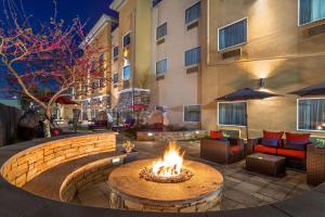a fire pit in a courtyard in front of a building at Best Western Plus Lake Jackson Inn & Suites in Lake Jackson
