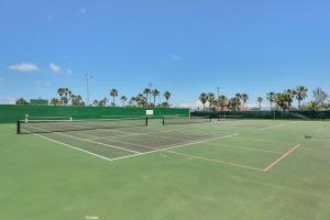 Tiện nghi tennis/bóng quần (squash) tại LIV Resort, Private Jacuzzi and Pet Friendly