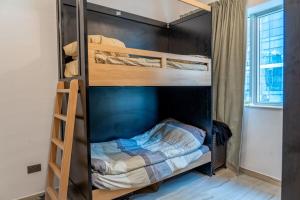 Postel nebo postele na pokoji v ubytování Female - Girls Joyful Journeys - girls only bedspace + 33 fotografií