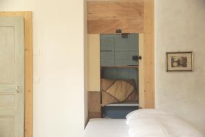 Boutique-Hotel Guesthouse Le Locle客房内的一张或多张床位