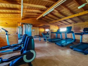 Fitness centrum a/nebo fitness zařízení v ubytování Mediterrani Natura Spa Resort