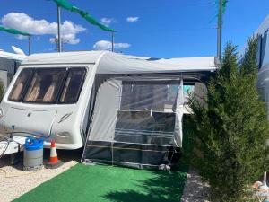 Fotografie z fotogalerie ubytování Caravana estática en CAMPING MEDITERRANEO Calpe v destinaci Calpe