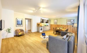 Posezení v ubytování Jimmys Apartments XXL