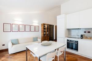 A kitchen or kitchenette at Appartamento MarySol