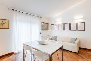 A seating area at Appartamento MarySol
