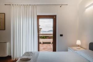 A bed or beds in a room at Appartamento MarySol Még 2 kép