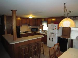 Η κουζίνα ή μικρή κουζίνα στο Wi-Fi, Beach Badges, Beach Chairs, O-S Deck, Ocean Front Duplex First Floor In Surf City 14020
