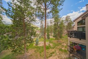 a view of the yard from the balcony of a house at Quicksilver 1635 by SummitCove Lodging in Keystone