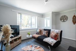 Χώρος καθιστικού στο ELROI Willerby Road Boho Comfy Home 2 Bedrooms