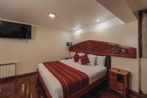 Un pat sau paturi într-o cameră la Quechua Hotel Cusco