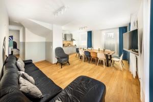TV a/nebo společenská místnost v ubytování Jimmys Apartments XXL