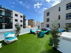 A garden outside Ashavana Nest Hostel