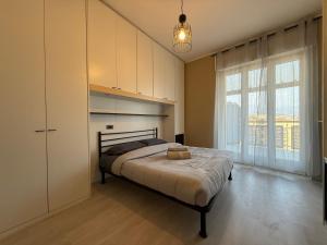 a bedroom with a bed and a large window at SkyLoft Bergamo - Attico Chic con Panorama Unico in Bergamo