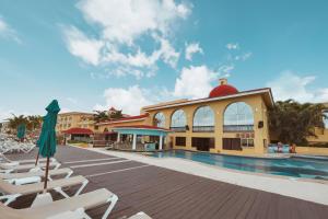 Bazén v ubytování All Ritmo Cancun Resort & Water Park nebo v jeho okolí