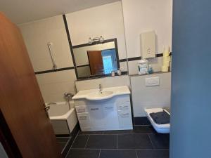 Ένα μπάνιο στο Elegante Wohnung in MG