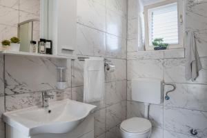 Koupelna v ubytování Apartment Floreani + 21 fotografií