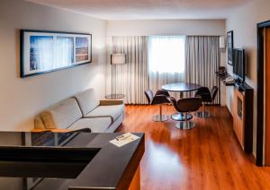 TV a/nebo společenská místnost v ubytování Novotel Lima San Isidro
