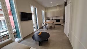 Μια τηλεόραση ή/και κέντρο ψυχαγωγίας στο Navas 101 Cosmopolitan Loft