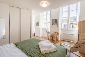 Photo de la galerie de l'établissement Cosy studio in center of Bordeaux, à Le Bouscat 9 autres photos