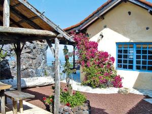 Vonkajšia záhrada v ubytovaní Finca in El Tanque with a terrace