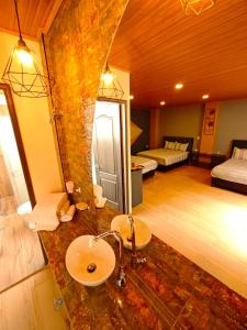 a bathroom with a sink and a room with a bed at Vymar and Loto Azul in Pasto
