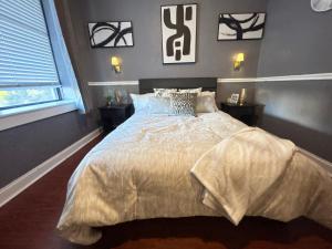 Postel nebo postele na pokoji v ubytování Suspence Property