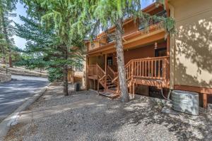 Το κτήριο όπου στεγάζεται  το διαμέρισμα