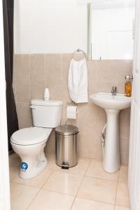 Et badeværelse på Eco Villa, El Sunzal ISA Surfing