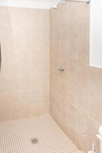 Et badeværelse på Eco Villa, El Sunzal ISA Surfing + 9 billeder