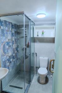 Ένα μπάνιο στο Luxury Retreat Jacuzzi & Firepit +23 φωτογραφίες