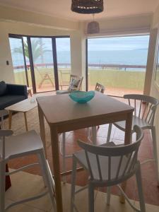 a table and chairs in a living room with a view of the ocean at "Marenostro" Dpto #3, departamento frente al mar in Algarrobo